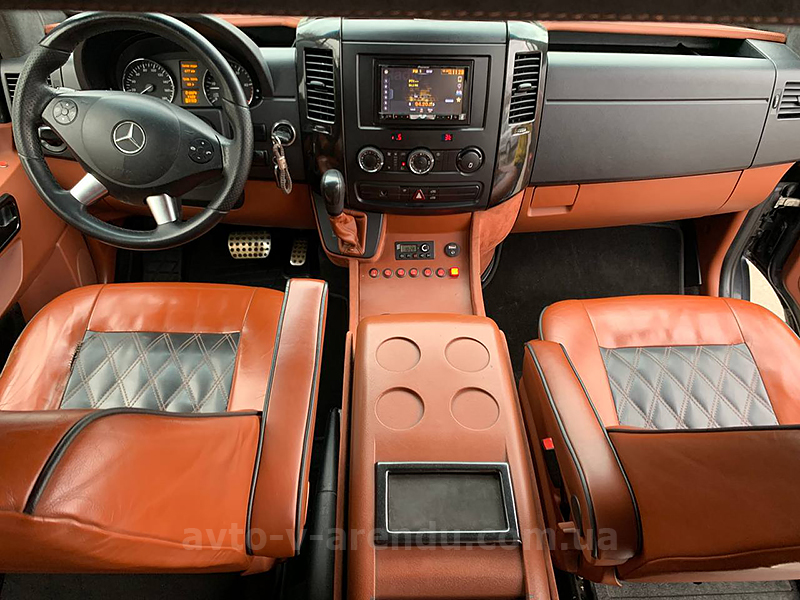 Аренда микроавтобуса с водителем в Киеве Mercedes Sprinter VIP на 11 мест