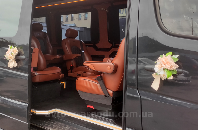 Аренда микроавтобуса с водителем в Киеве Mercedes Sprinter VIP на 11 мест
