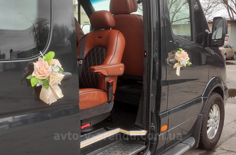 Аренда микроавтобуса с водителем в Киеве Mercedes Sprinter VIP на 11 мест