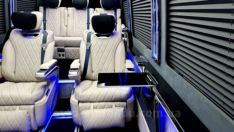 Аренда микроавтобуса Mercedes-Benz Sprinter VIP+ 2025 черный на 8 мест с водителем в Киеве
