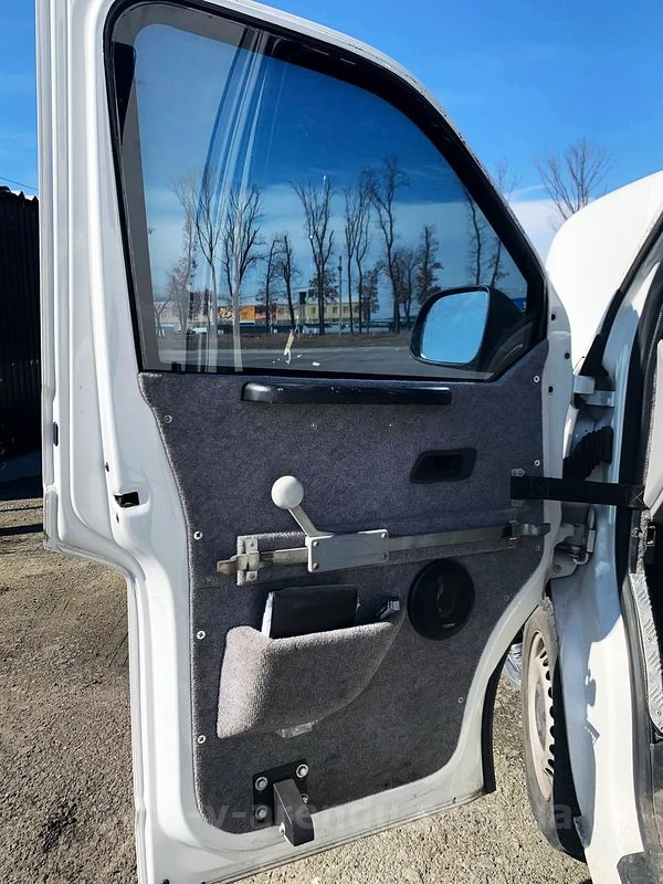 Аренда микроавтобуса Volkswagen T6 бронированный с водителем и без водителя в Киеве