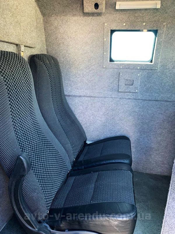 Аренда микроавтобуса Volkswagen T6 бронированный с водителем и без водителя в Киеве