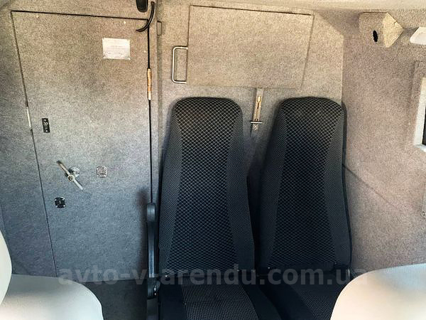 Аренда микроавтобуса Volkswagen T6 бронированный с водителем и без водителя в Киеве