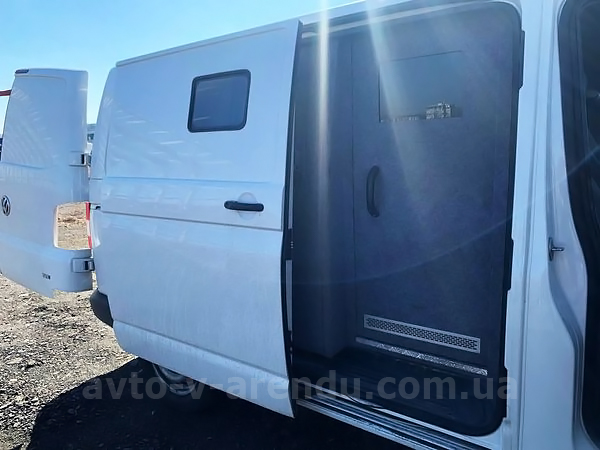 Аренда микроавтобуса Volkswagen T6 бронированный с водителем и без водителя в Киеве