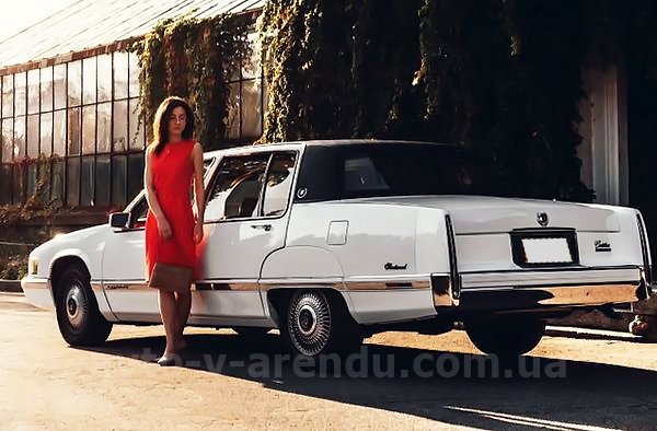 Аренда ретро авто с водителем в Киеве Cadillac Fleetwood  белый