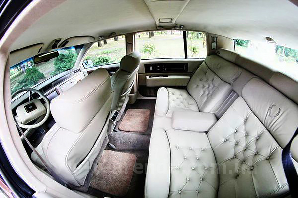 Аренда ретро авто с водителем в Киеве Cadillac Fleetwood  белый