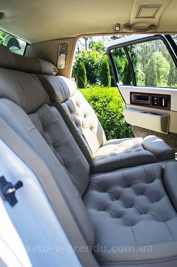 Аренда ретро авто с водителем в Киеве Cadillac Fleetwood  белый