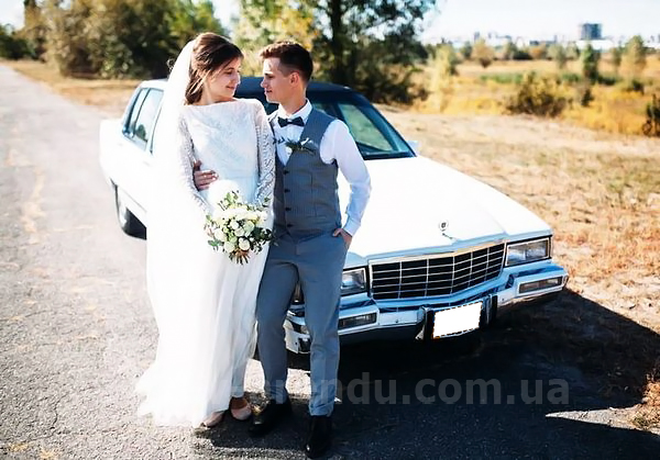 Аренда ретро авто с водителем в Киеве Cadillac Fleetwood  белый