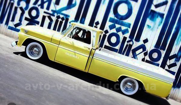 Аренда ретро авто пикап GMC Food Truck yellow на съемки с водителем в Киеве