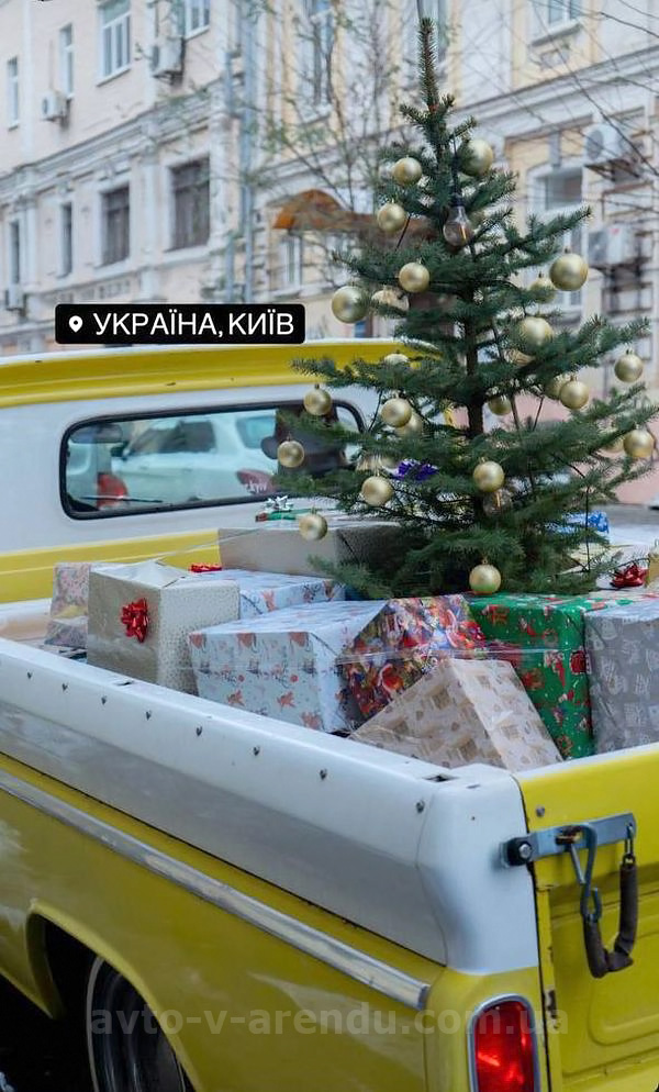 Аренда ретро авто пикап GMC Food Truck yellow на съемки с водителем в Киеве