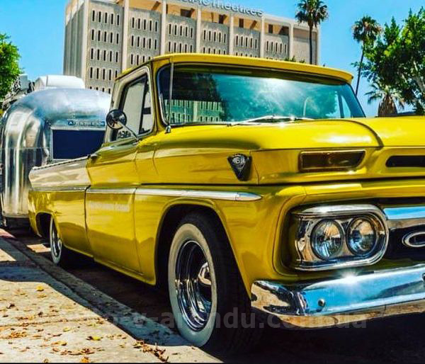Аренда ретро авто пикап GMC Food Truck yellow на съемки с водителем в Киеве