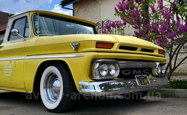 Аренда ретро авто пикап GMC Food Truck yellow на съемки с водителем в Киеве