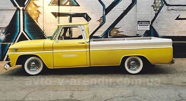 Аренда ретро авто пикап GMC Food Truck yellow на съемки с водителем в Киеве