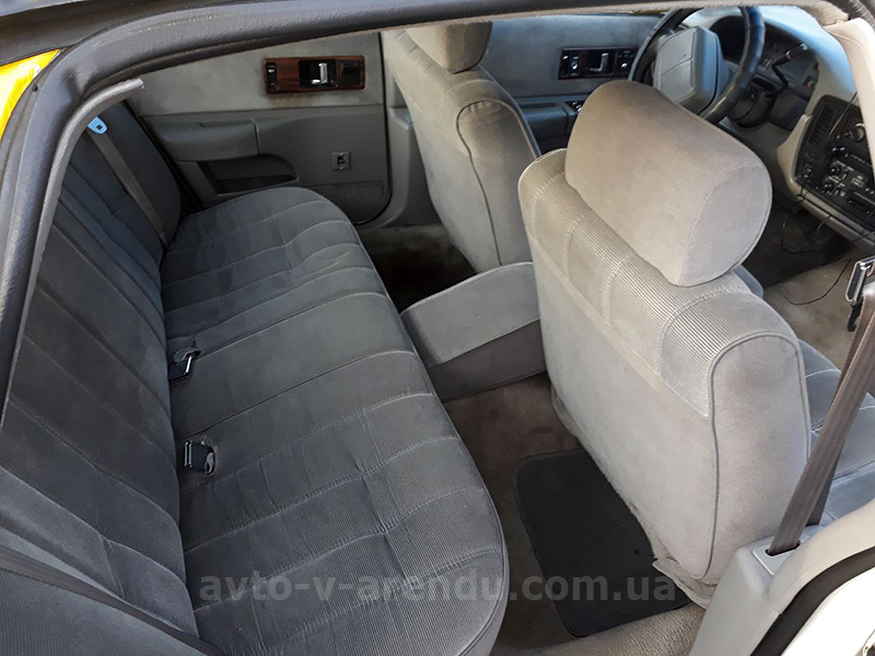 Прокат желтое такси Chevrolet Caprice на съемки в Киеве