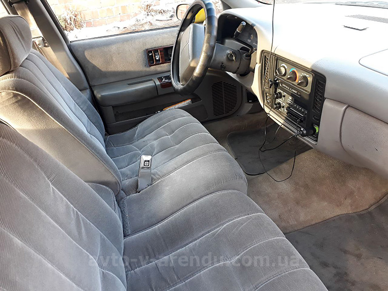 Прокат желтое такси Chevrolet Caprice на съемки в Киеве