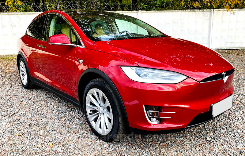 Аренда внедорожника TESLA Model Х 75D красный