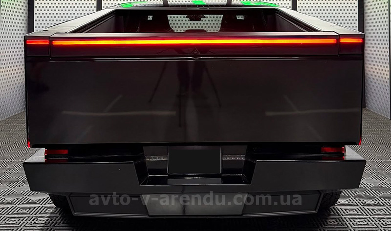 Аренда Tesla Cybertruck pickup черный с водителем. Прокат авто Тесла Кибертрак пикап без водителя в Киеве