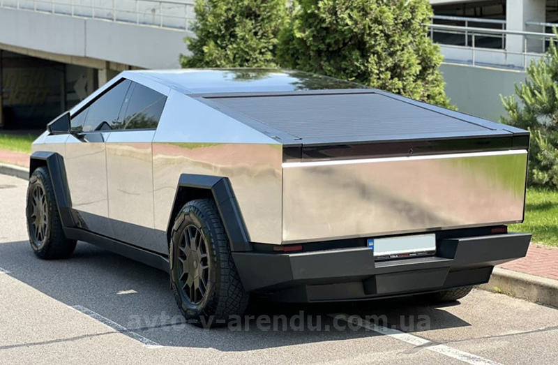 Аренда Tesla Cybertruck pickup silver с водителем в Киеве
