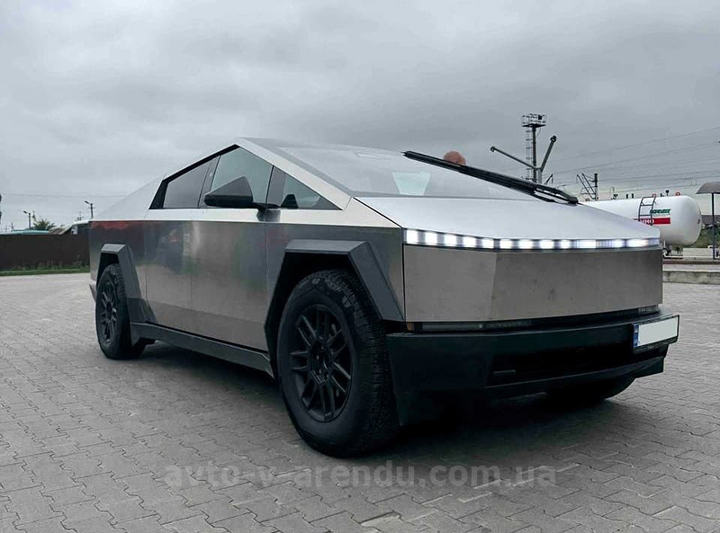 Аренда Tesla Cybertruck pickup silver с водителем в Киеве