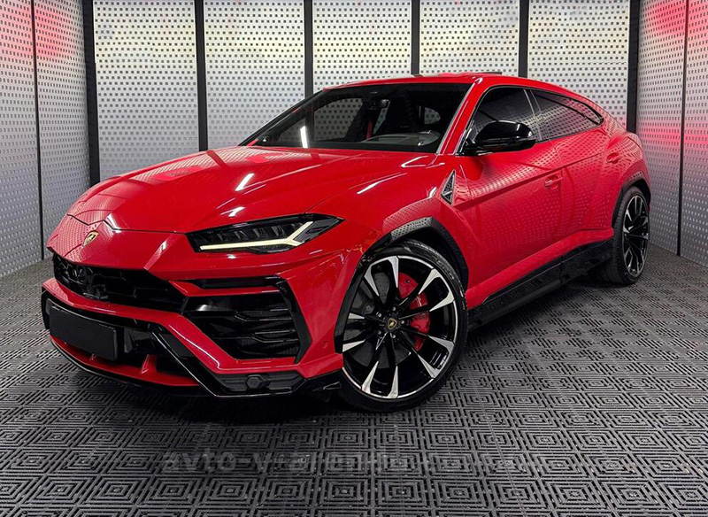 Аренда кроссовера Lamborghini Urus с водителем, прокат Ламборгини Урус без водителя в Киеве