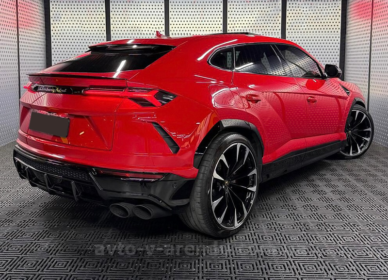 Аренда кроссовера Lamborghini Urus с водителем. Прокат авто  Ламборгини Урус без водителя в Киеве
