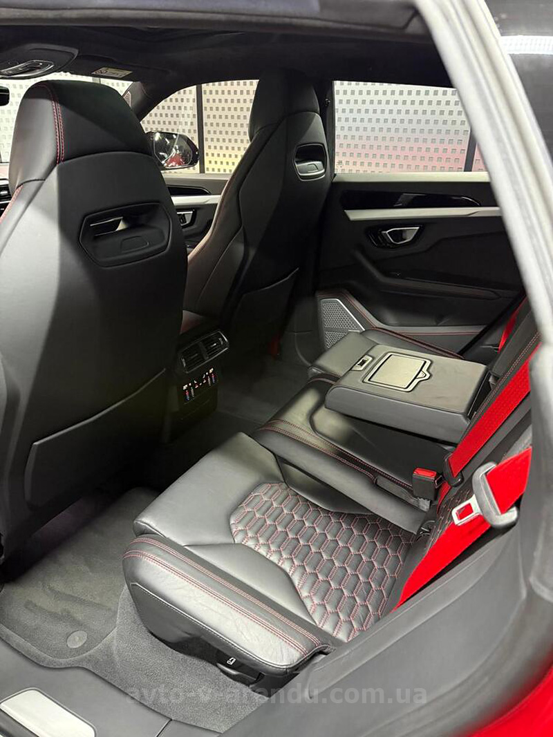 Аренда кроссовера Lamborghini Urus с водителем. Прокат авто  Ламборгини Урус без водителя в Киеве