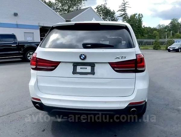 Аренда внедорожника BMW X5 белый с водителем в Киеве