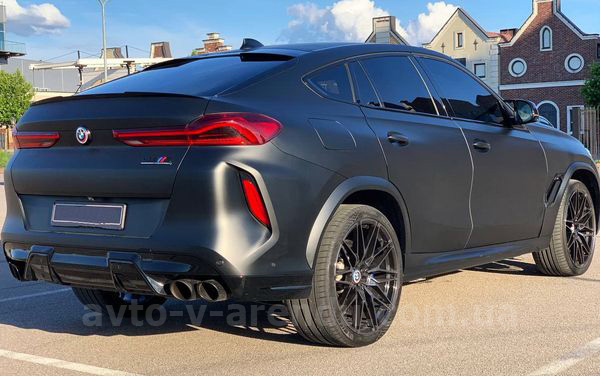 Аренда внедорожника BMW X6 M50d с водителем. Прокат джипа БМВ X6 M50d без водителя в Киеве