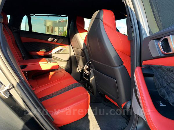 Аренда внедорожника BMW X6 M50d с водителем. Прокат джипа БМВ X6 M50d без водителя в Киеве
