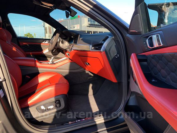 Аренда внедорожника BMW X6 M50d с водителем. Прокат джипа БМВ X6 M50d без водителя в Киеве