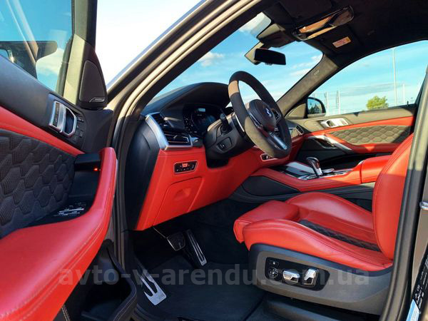 Аренда внедорожника BMW X6 M50d с водителем. Прокат джипа БМВ X6 M50d без водителя в Киеве
