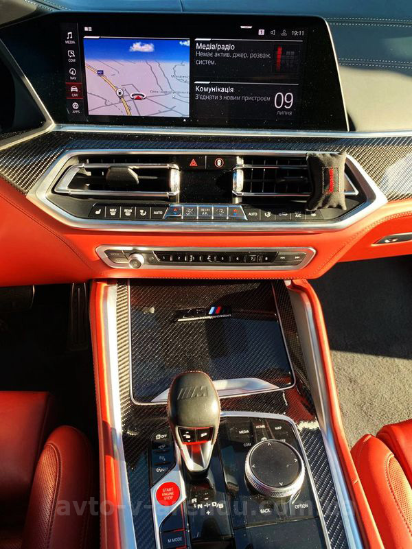 Аренда внедорожника BMW X6 M50d с водителем. Прокат джипа БМВ X6 M50d без водителя в Киеве
