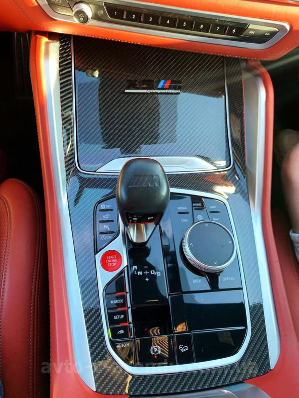 Аренда внедорожника BMW X6 M50d с водителем. Прокат джипа БМВ X6 M50d без водителя в Киеве