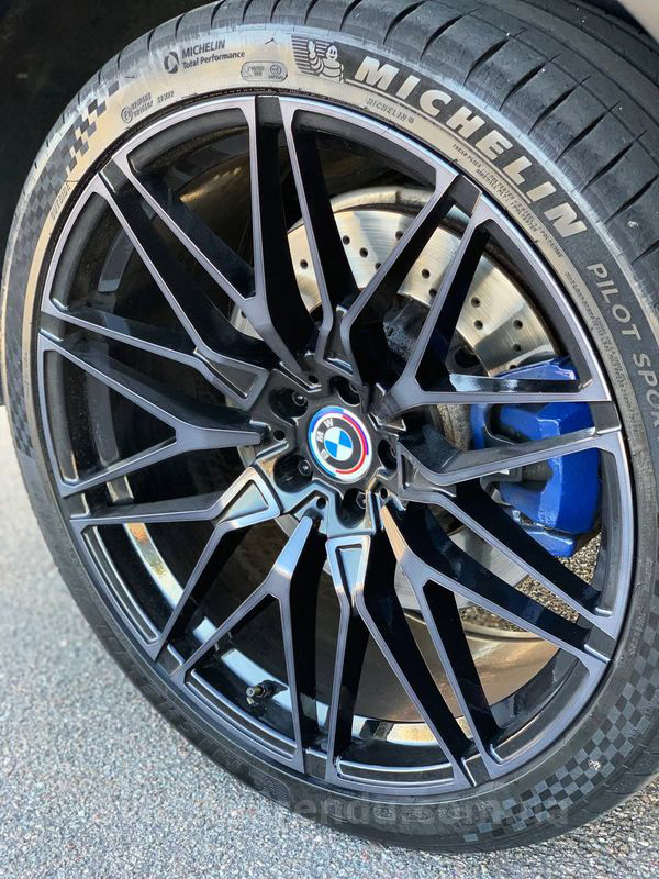 Аренда внедорожника BMW X6 M50d с водителем. Прокат джипа БМВ X6 M50d без водителя в Киеве