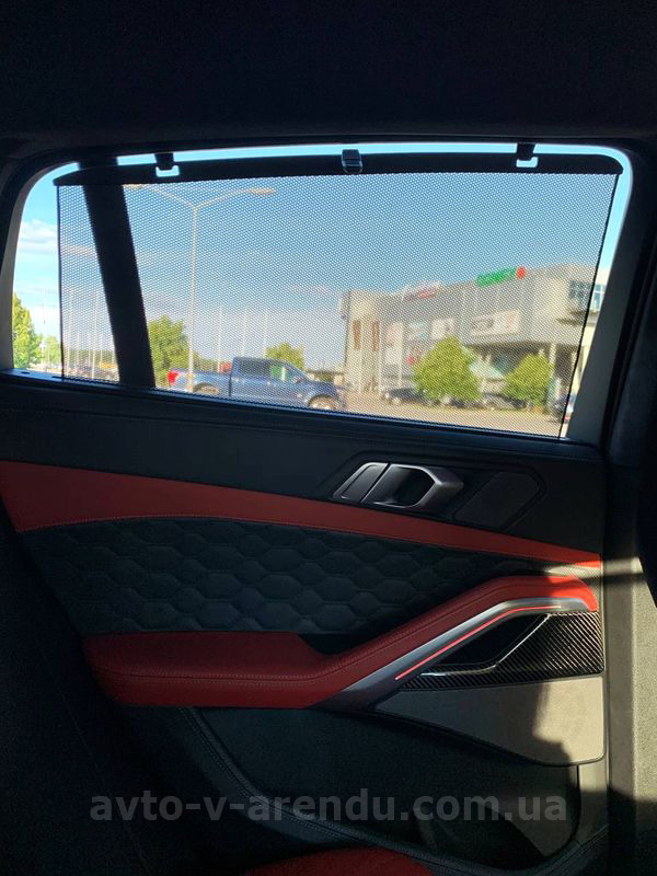Аренда внедорожника BMW X6 M50d с водителем. Прокат джипа БМВ X6 M50d без водителя в Киеве