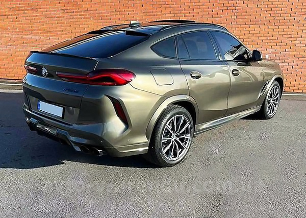 Аренда внедорожника BMW X6 M50d с водителем. Прокат джипа БМВ X6 M50d без водителя в Киеве