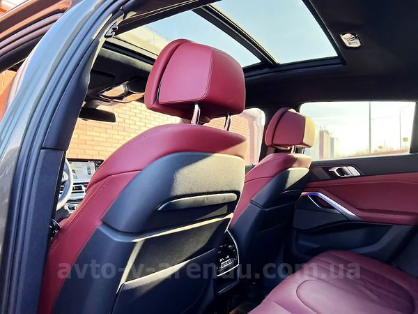 Аренда внедорожника BMW X6 M50d с водителем. Прокат джипа БМВ X6 M50d без водителя в Киеве
