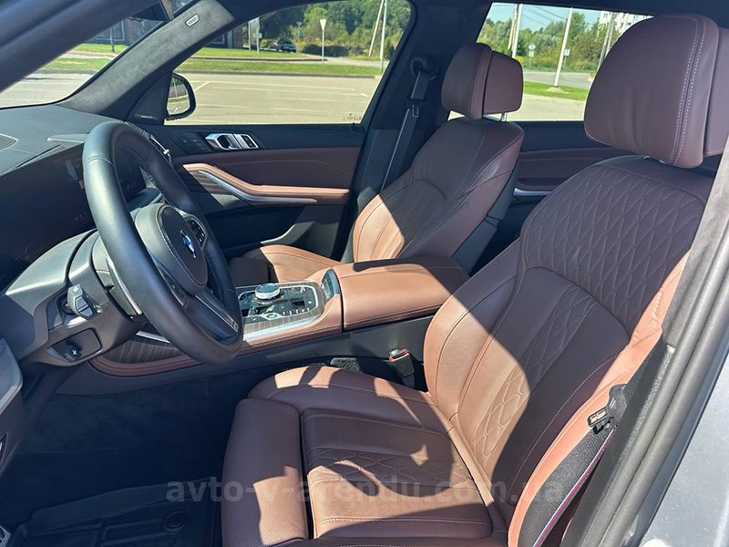 Аренда внедорожника BMW X7 40D с водителем в Киеве