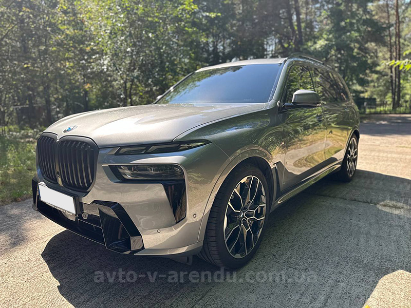 Аренда внедорожника BMW X7 40D с водителем в Киеве