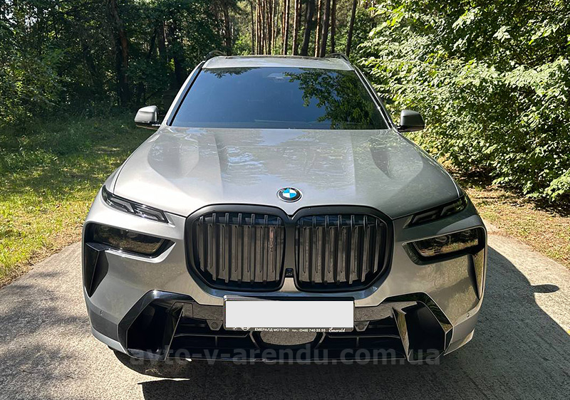 Аренда внедорожника BMW X7 40D с водителем в Киеве