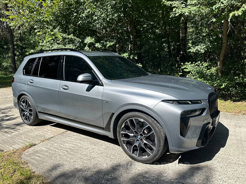 Аренда внедорожника BMW X7 40D с водителем в Киеве