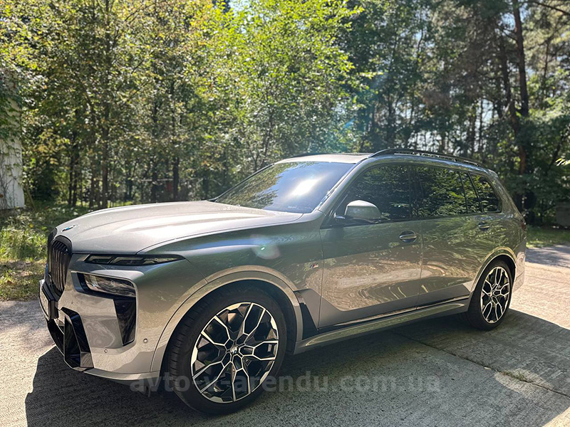 Аренда внедорожника BMW X7 40D с водителем в Киеве