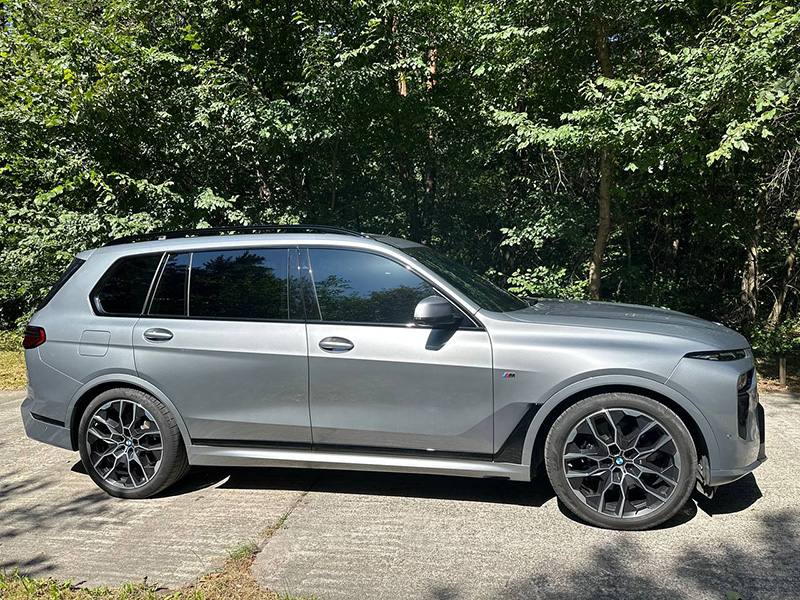 Аренда внедорожника BMW X7 40D с водителем в Киеве