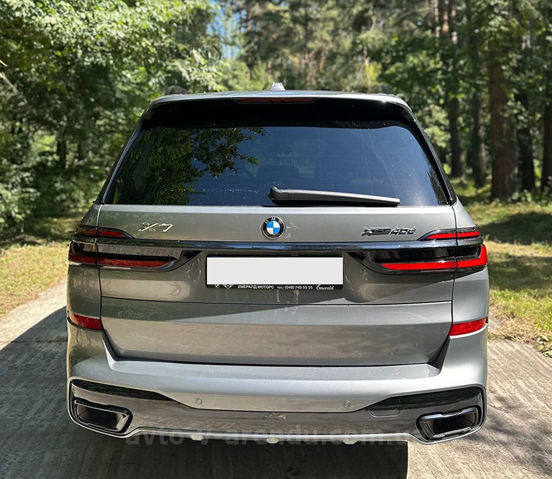 Аренда внедорожника BMW X7 40D с водителем в Киеве