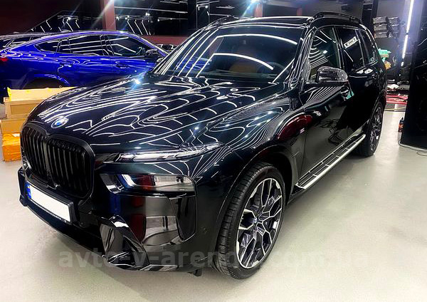 Аренда внедорожника джипа BMW X7 40D с водителем в Киеве