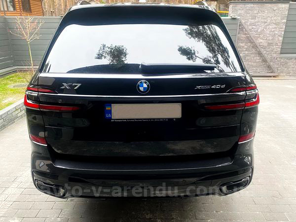 Аренда внедорожника BMW X7 40D с водителем. Прокат джипа БМВ X7 40D без водителя в Киеве