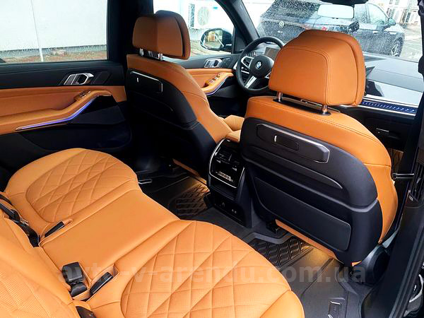 Аренда внедорожника BMW X7 40D с водителем. Прокат джипа БМВ X7 40D без водителя в Киеве