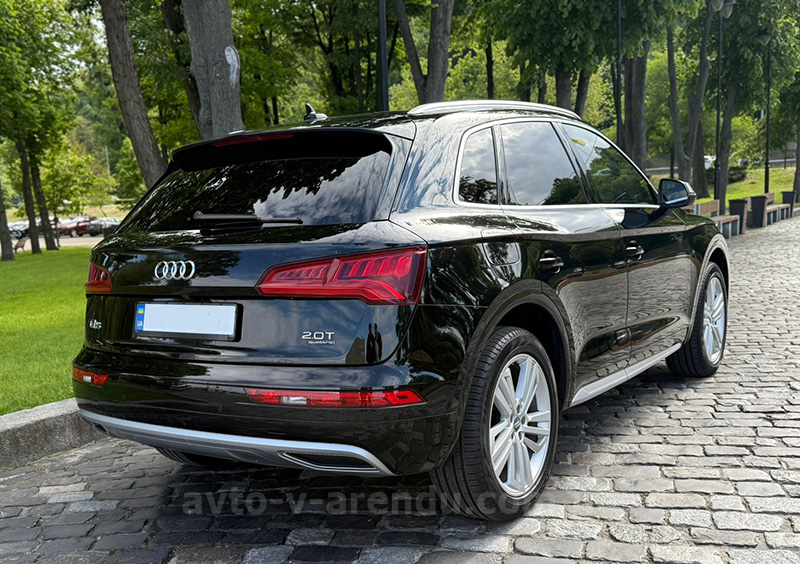 Аренда внедорожника Audi Q5 черный с водителем в Киеве