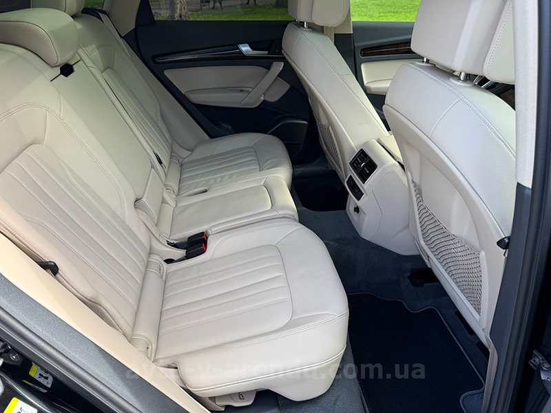 Аренда внедорожника Audi Q5 черный с водителем в Киеве