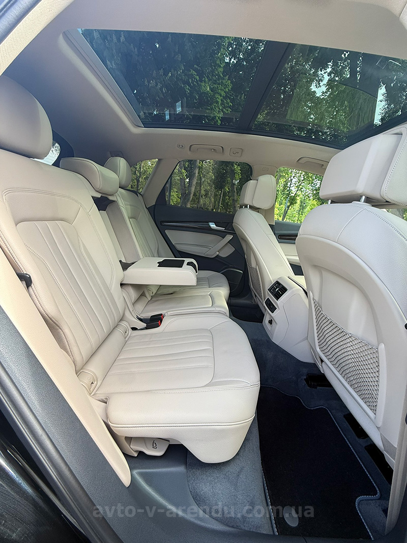 Аренда внедорожника Audi Q5 черный с водителем в Киеве